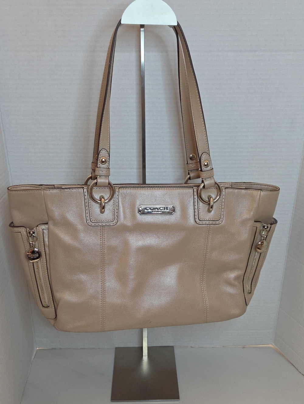 Coach East West Gallery Tote- Style F19252